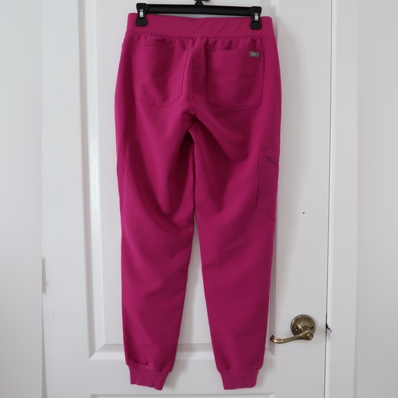 FIGS Limited Edition Raspberry Sorbet Set - Picture 9 of 10